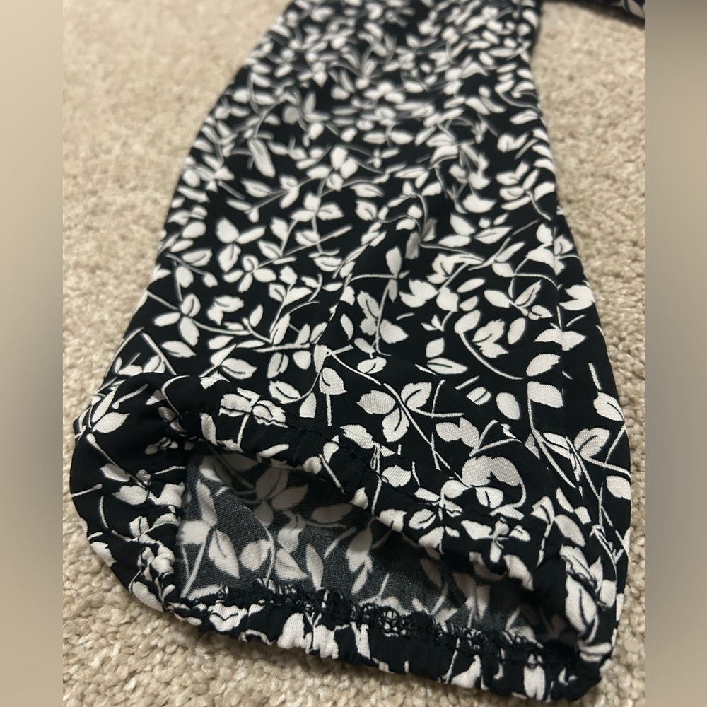 Two By Vince Camuto Blouse size: medium - Picture 7 of 7